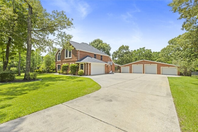 Photo - 203 Mapleleaf St