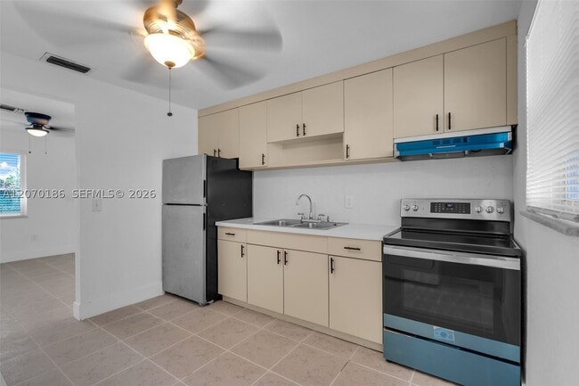 124-126 SE 2nd Ave Unit 1-2