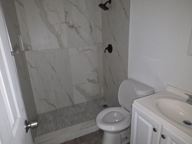 Photo - 1 Bedroom Available Now! Unit #7