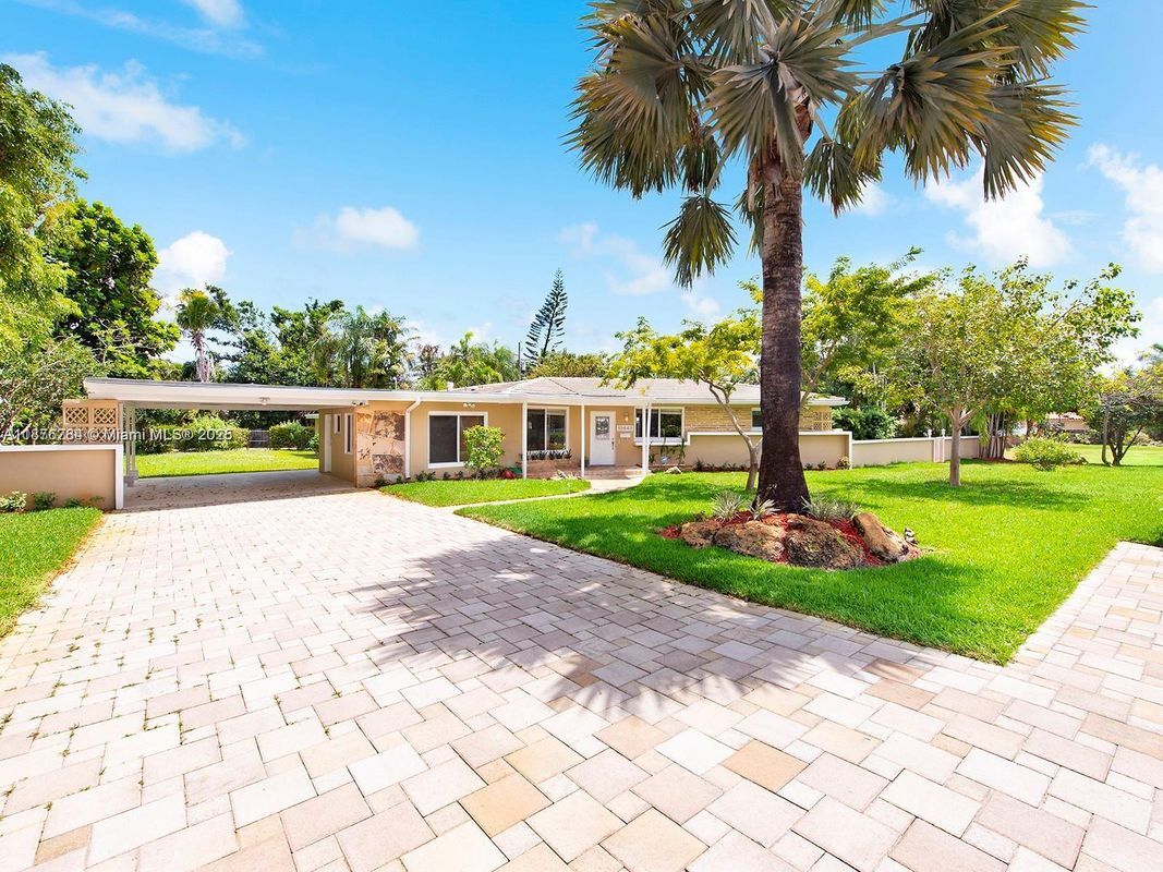 Photo - 10643 NE 10th Pl