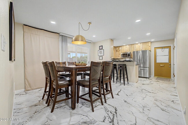 Building Photo - 264 N 54th St