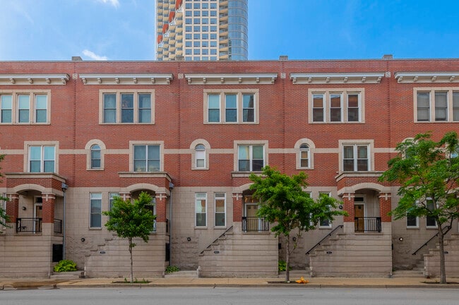 Building Photo - 419 W Grand Ave
