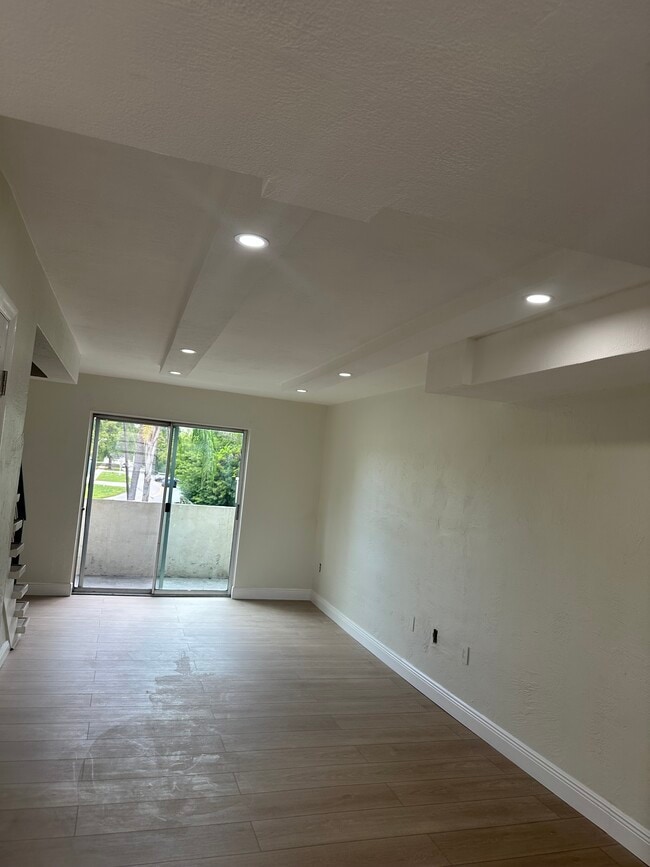 Photo - 465 Swallow Dr Unidad #11