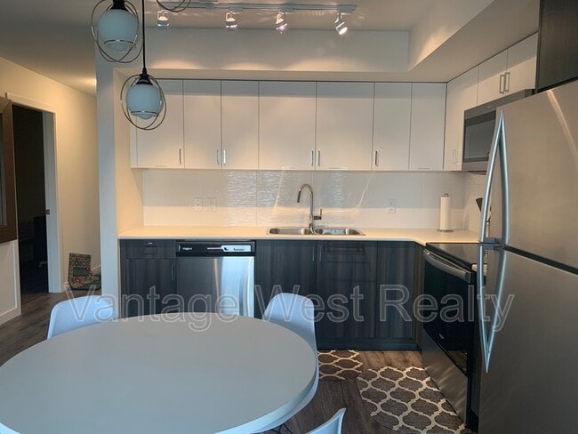 Photo - 625-625 Academy Way