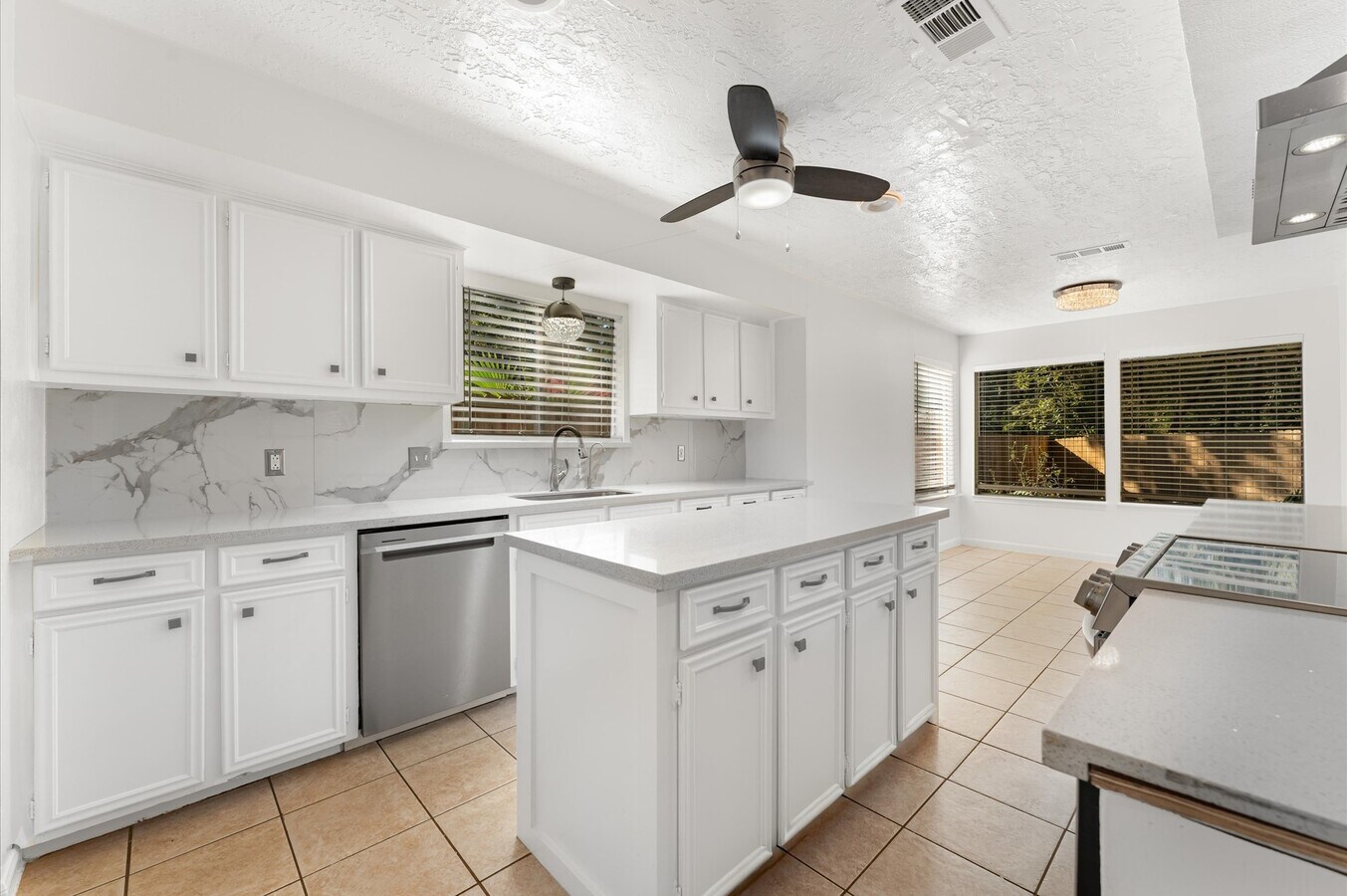 Photo - 33 Crystal Lake Ln