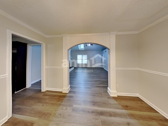 Photo - 321 Winchester Way