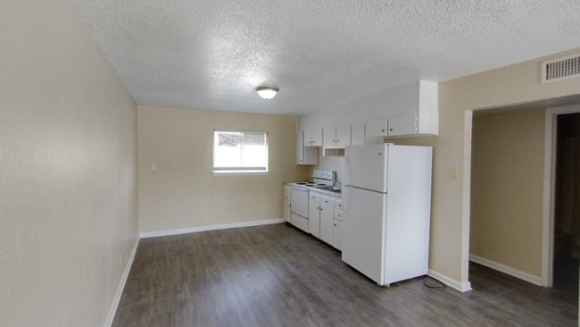 Photo - 905 N Main St Unit 6