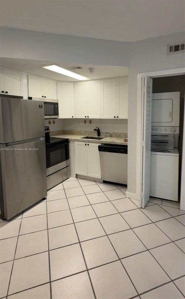 Photo - 3051 SW 27th Ave Unit 402