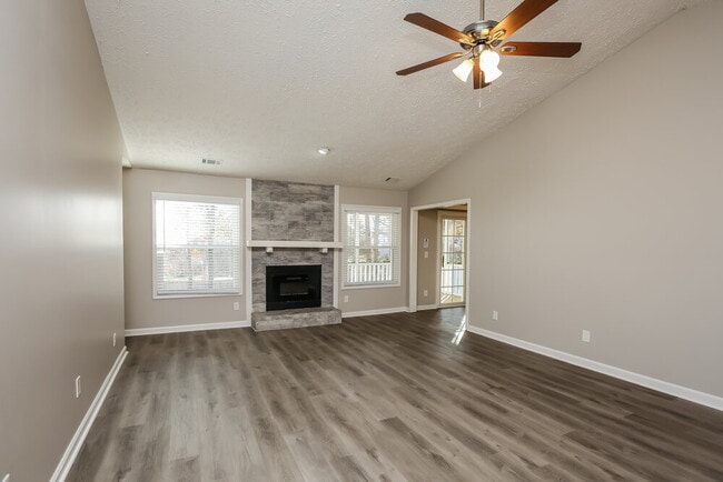 Photo - 923 River Rock Dr