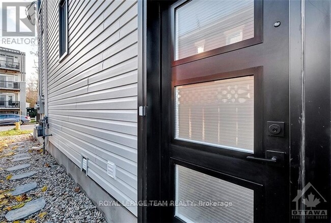 Photo - 1307 Thames St