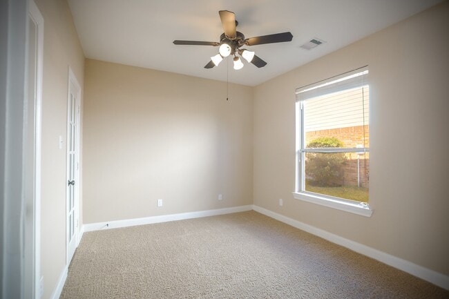 Photo - 2 Hadlock Pl