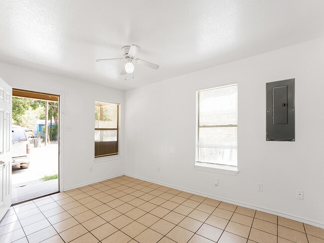 Photo - 315 Isbell Rd