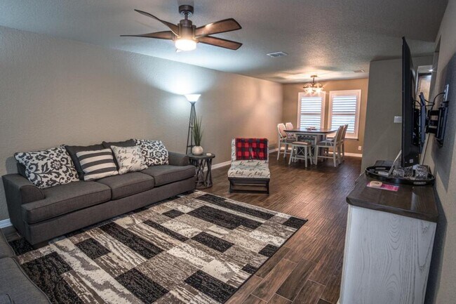 Photo - 5323 Dannelly Field Casa