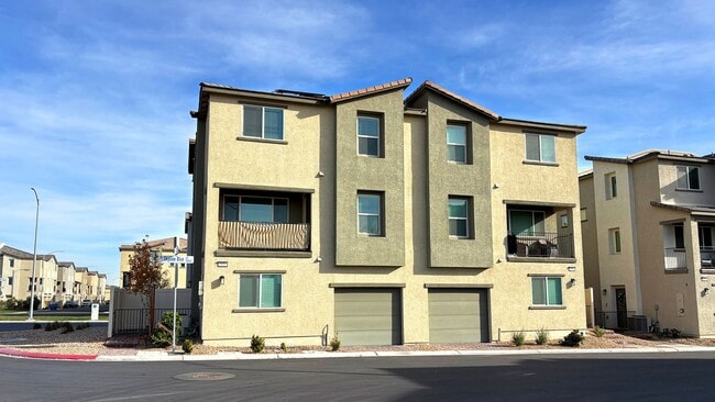 Building Photo - Wonderful 3 Bedroom townhouse with a 1 car garage - 3 levels located in North Las Vegas