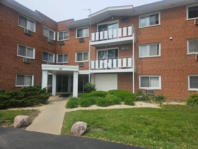 Photo - 25 E Palatine Rd Condo Unit 305