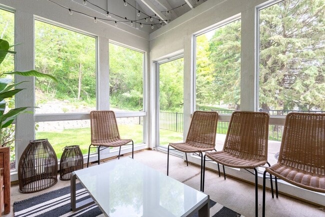 Building Photo - Fontana Contemporary Furnished Townhome Av...
