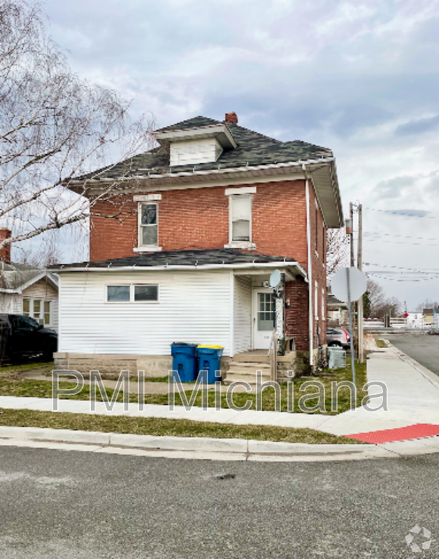 Building Photo - 602 W 6th St Unit 1/2 Rental