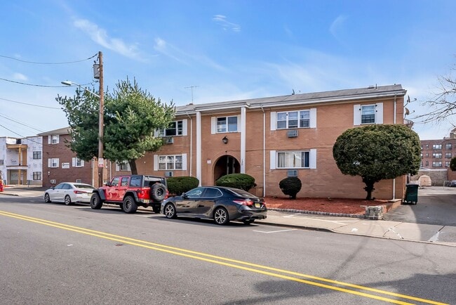 Photo - Stuyvesant Commons - Lyndhurst