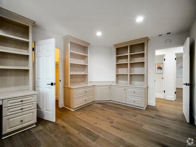 Building Photo - 4732 Del Moreno Dr Rental