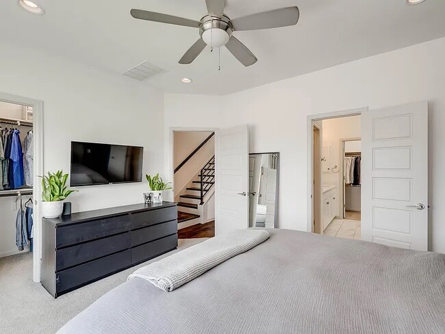 Photo - 1406 Waterloo Shore Ln