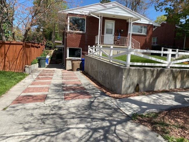 Building Photo - 2507 S Downington Ave Unit B