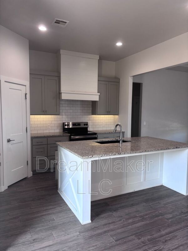 Photo - 5256 Red Maple Ave