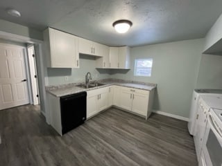 Photo - 605 Van Buren St