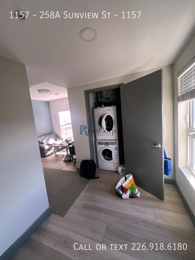 Photo - 258A-258A Sunview St