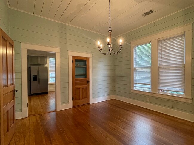 Dining Room - 1013 W 6th St