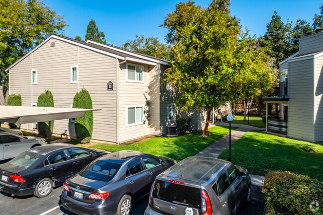 Alternative Building View - Emerald Vista Apartments