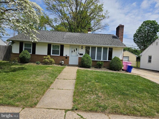 Photo - 3703 Windsor Dr House