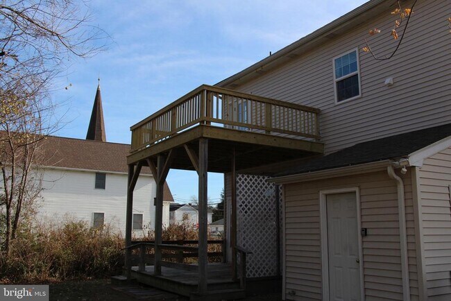 Photo - 205 RAILROAD Ave Unidad #A