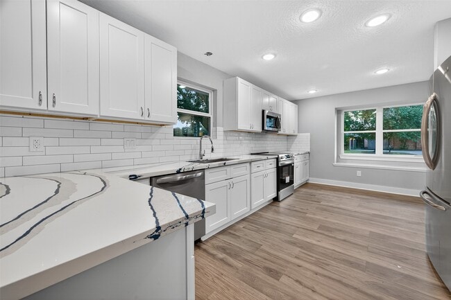 Building Photo - 19543 Quiet Brook Dr