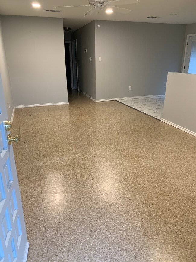 Sala de estar - 120 Oak Hill Dr