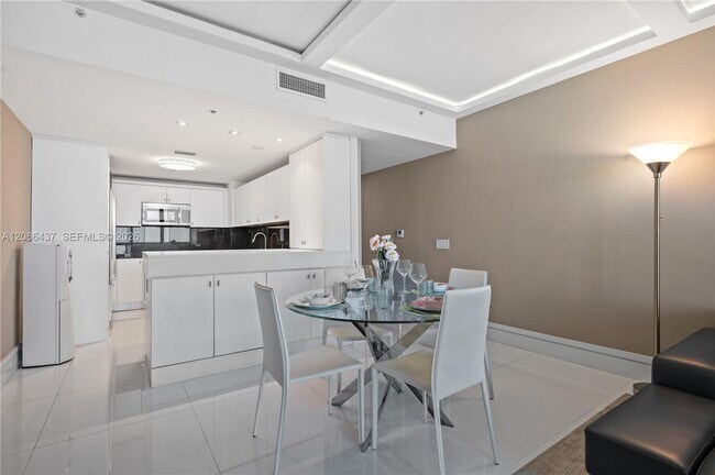 6899 Collins Ave Unit 702
