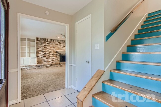 Photo - 7919 Annola Ln