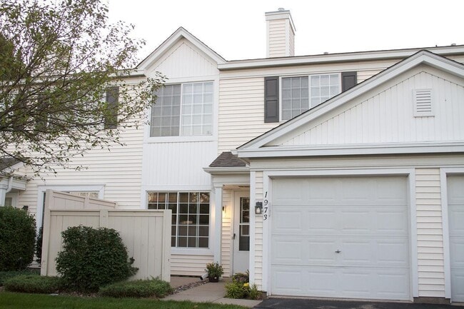 Building Photo - Charming 2BR Townhome in Desirable Cliff Lake Community