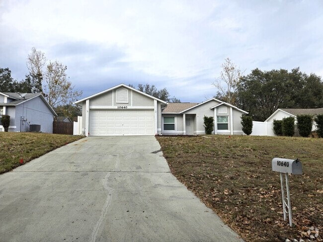 Building Photo - 3/2 Fenced Pet Friendly Home