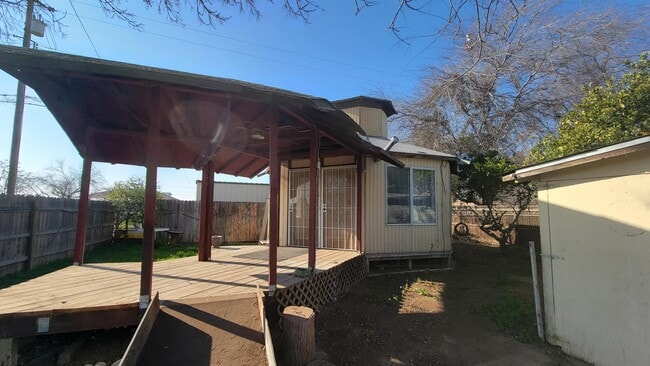 Photo - 805 Apple St