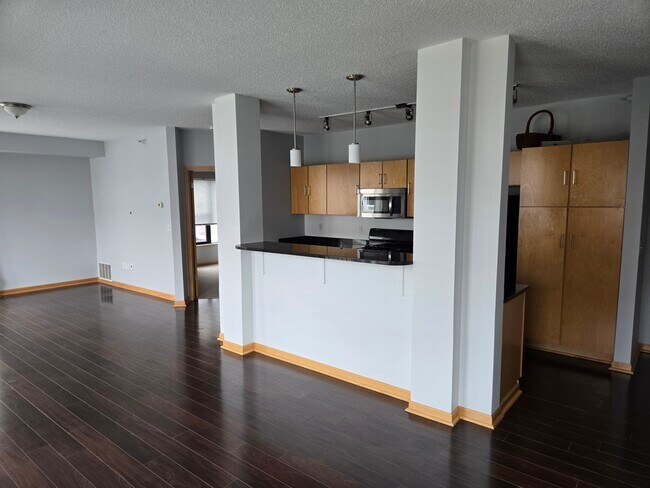 Building Photo - 7600 Lyndale Ave S Unit #234