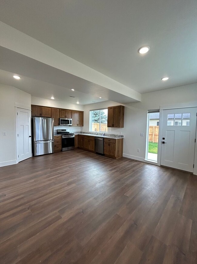 Building Photo - New Townhome