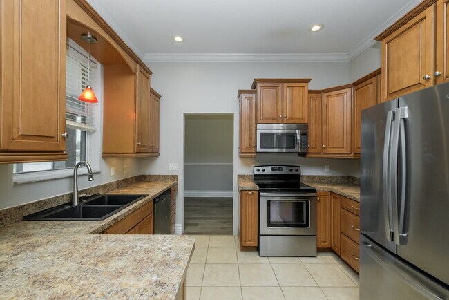 Photo - 2303 14th St W