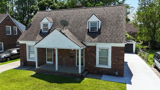 Photo - 22148 Moross Rd