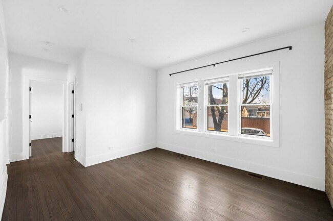 Photo - 3752 W Roscoe St Unit 2E