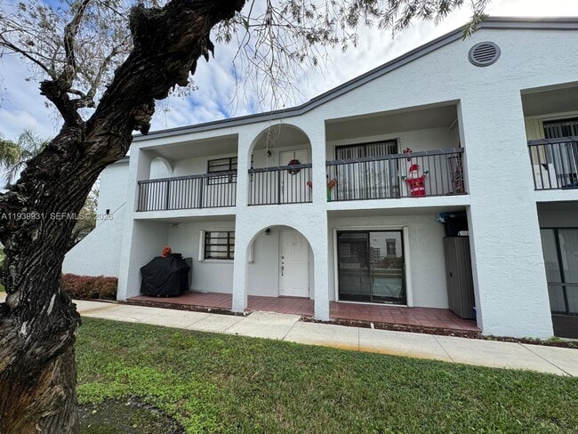 Building Photo - 18210 Mediterranean Blvd Unit 6-20