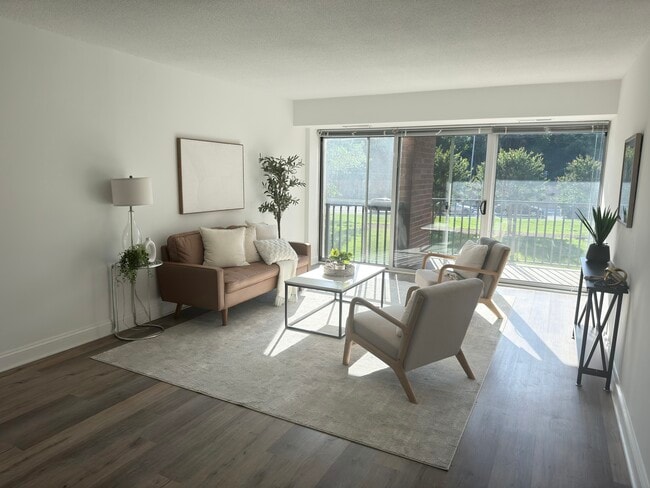 Building Photo - 1300 Army Navy Dr Unit 124 Rental