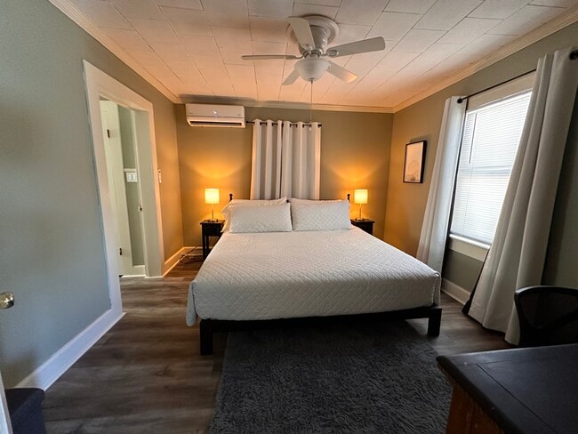 Building Photo - 205 Cirus St