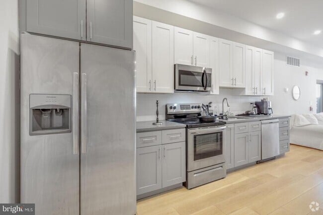 Building Photo - 1702 Point Breeze Ave Unit C Rental