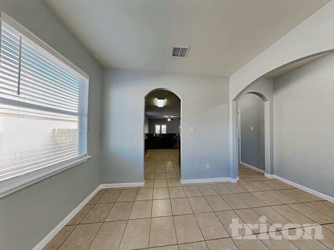 Photo - 417 Sapphire Ln