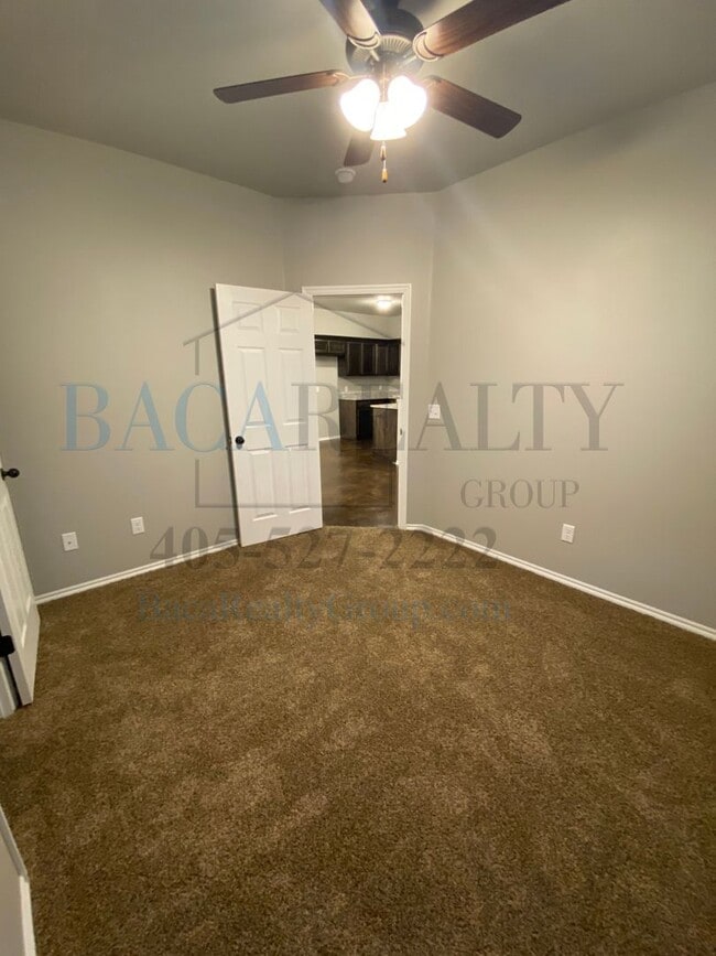 Photo - 3br 2ba duplex with 2 car garage!